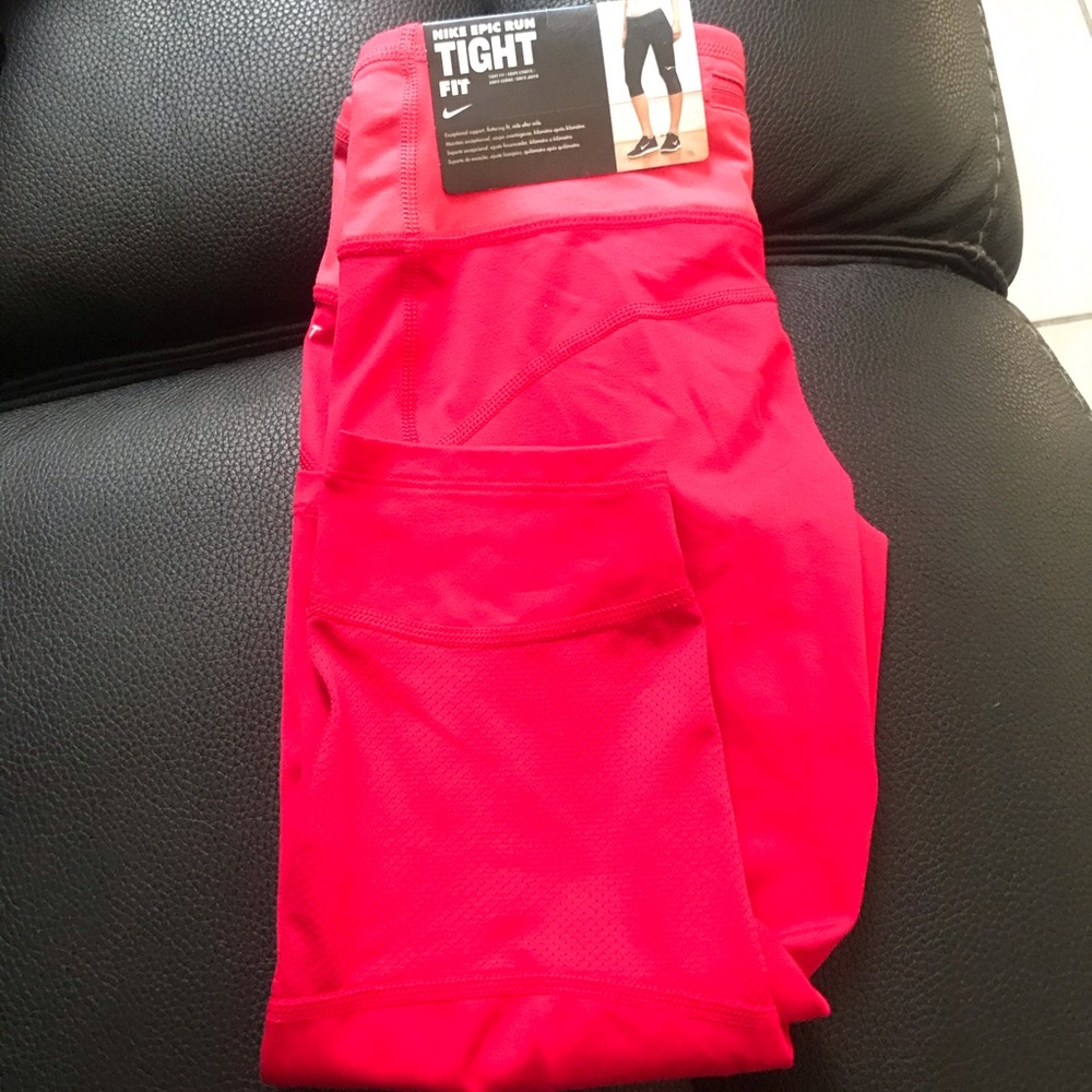 Nike Epic Run Tight Fit 3/4 Capri Pant